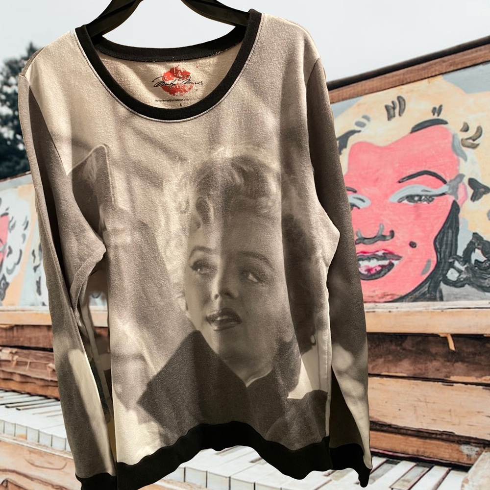 Marilyn Monroe - Womens LS Black & White faded top | L